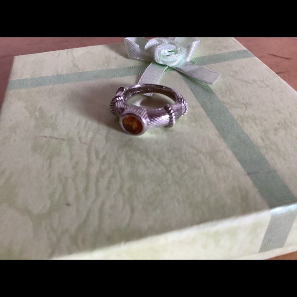 Ring - Picture 3 of 6